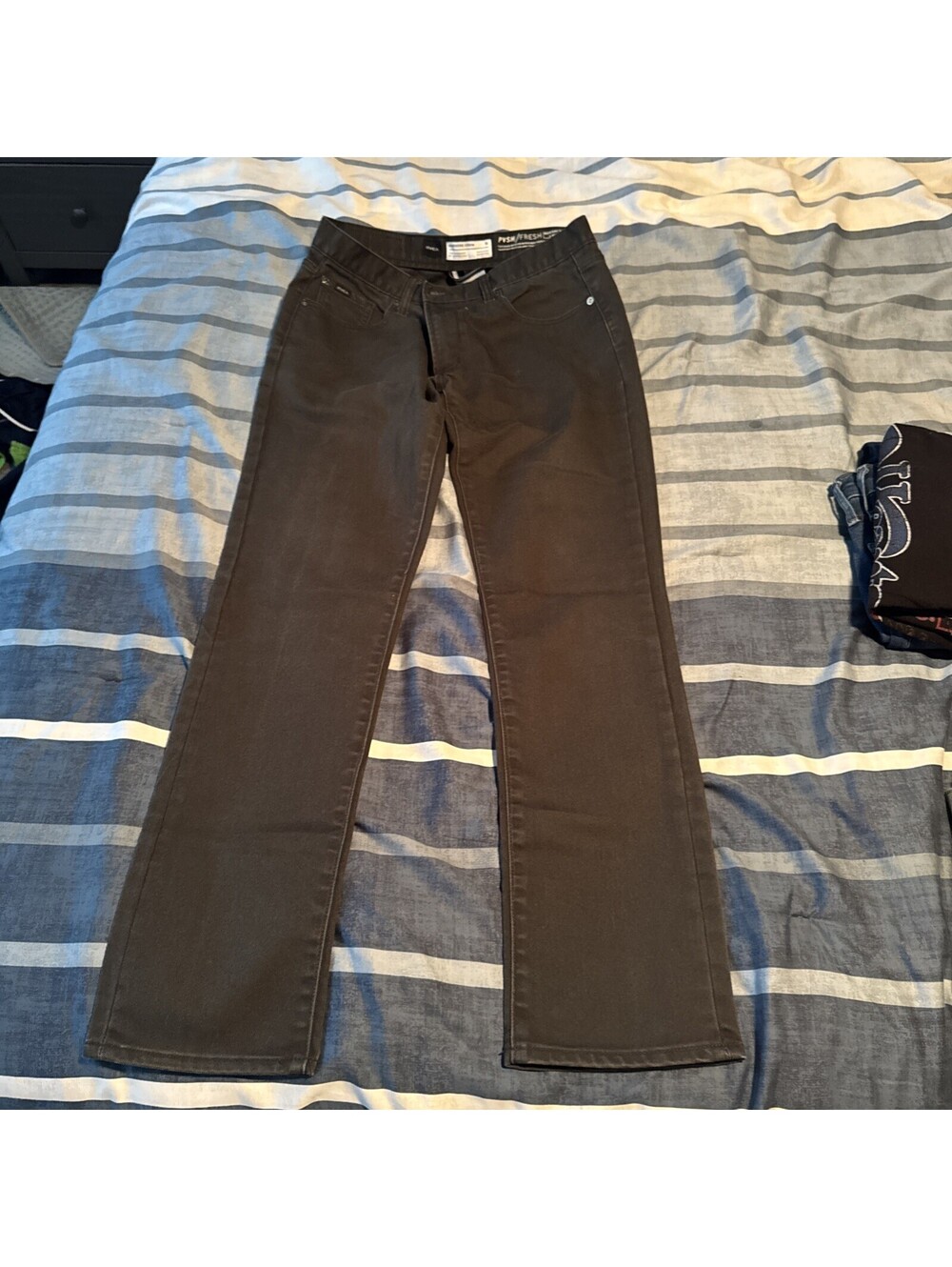 the RVCA Daggers Denim pants in a dark grey wash, sz 32 straight